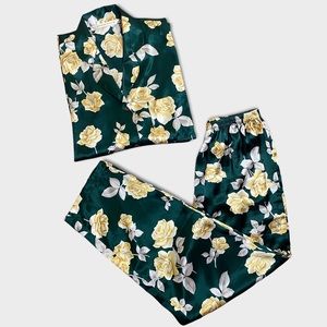 Victoria’s Secret Green Floral Satin Long Sleeve Pajama Set Sz M